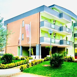 Hotel apartamentowy Isa Airport